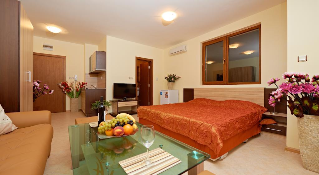 Stanny Court Aparthotel Nesebar Room photo